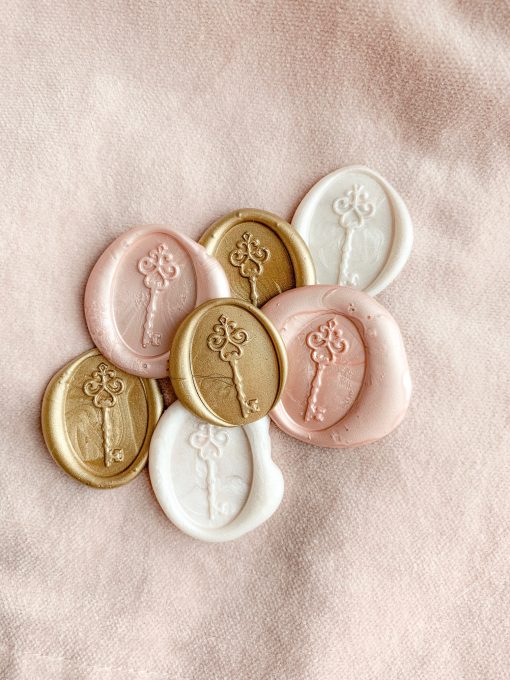 Vintage wax key seals in nude pink, 9ct gold and pearl wax
